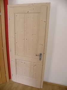 PORTA IN ABETE SPAZZOLATO